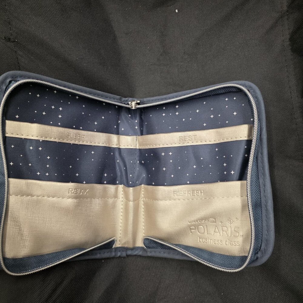 UNITED AIRLINES POLARIS Business Class Amenity Kit - Picture 3 of 10